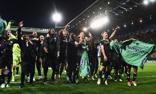 El festejo de todo Chelsea tras vencer al West Bromwich como visitante