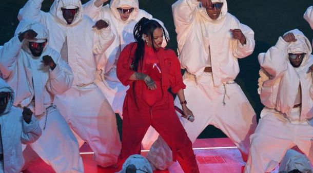 Por qué Rihanna no cobró por su show de en el Super Bowl