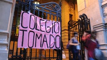 denuncian que hubo un caso de abuso sexual durante la toma de colegios denuncian que hubo un caso de abuso sexual durante la toma de colegios