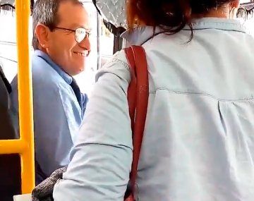 Un colectivero de la línea 152 canta las paradas y se volvió viral