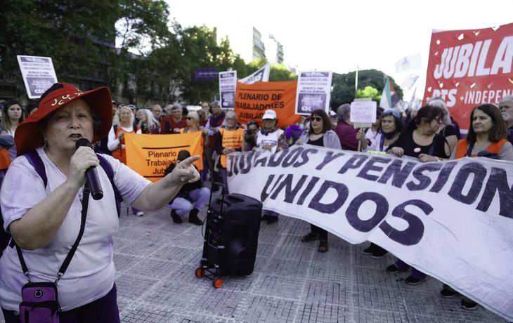Tensión en el Congreso por la nueva marcha de jubilados: otra vez ataques de la Policía