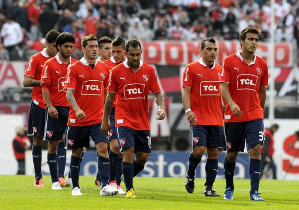 Independiente perdió con River y está al borde del descenso