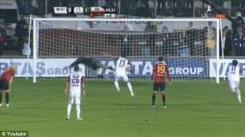 un jugador atajo un penal y le dio el triunfo a su equipo un jugador atajo un penal y le dio el triunfo a su equipo