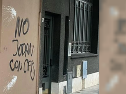 Más pintadas tras el fallo de la Corte Suprema contra Cristina Kirchner: ahora, en Radio Rivadavia