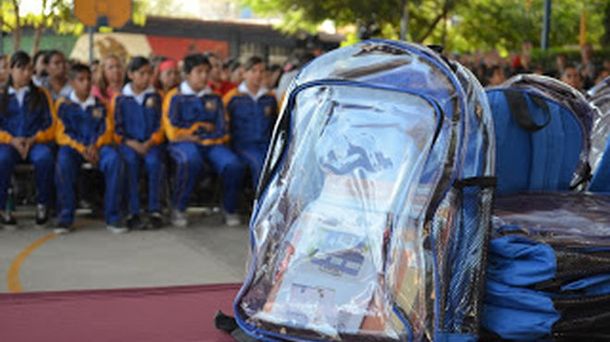 Exigen a los alumnos ingresar con mochilas transparentes