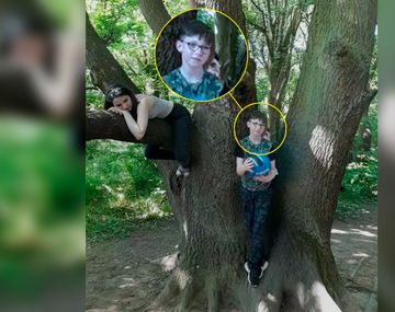 Le sacó una foto a su hijo y descubrió una figura aterradora