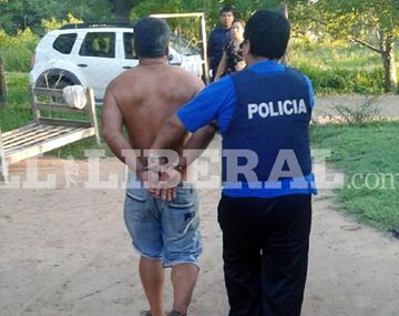 Detuvieron a un hombre acusado de prostituir a su hija de 14 años entre presos