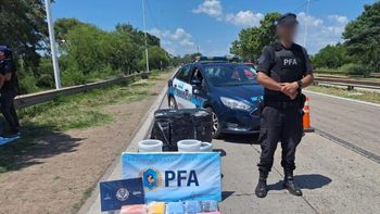 Allanaron un depósito de encomiendas del centro santafesino y encontraron 13 kilos de cocaína en dos secarropas. Allanaron un depósito de encomiendas del centro santafesino y encontraron 13 kilos de cocaína en dos secarropas.