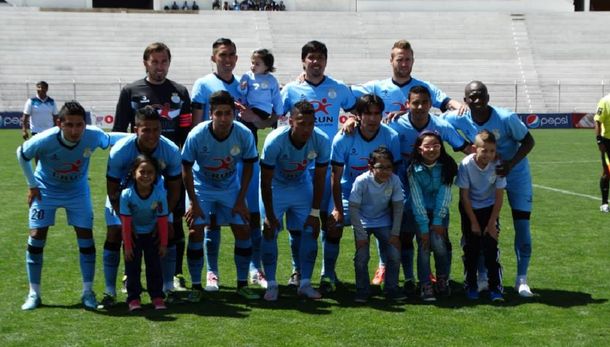 Polémica en en el fútbol de Perú: el presidente de un club amenazó de muerte al plantel