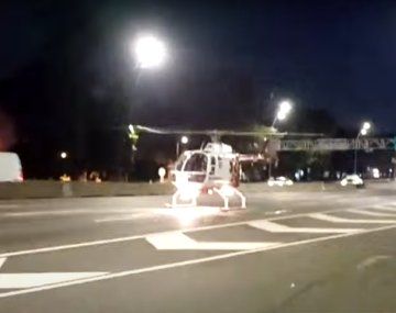 Fuerte choque en la General Paz dejó a un motociclista herido: fue rescatado por un helicóptero