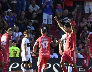 Argentinos le ganó 2-0 a Gimnasia y es líder de la Zona A