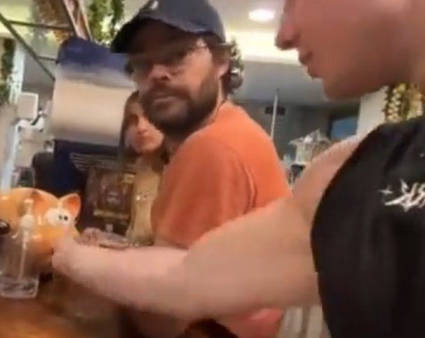 El tenso momento de Peter Lanzani en España con un influencer que se burló de él