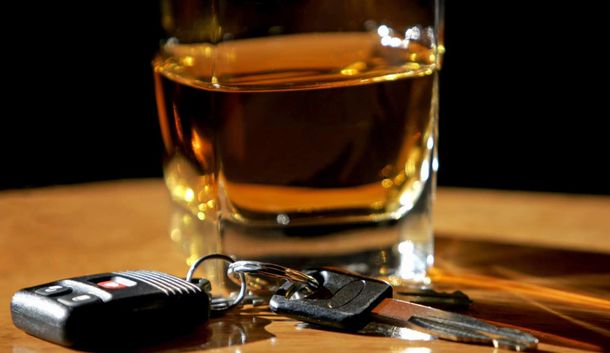 ¿La excusa perfecta? La adicción al trabajo causa alcoholismo