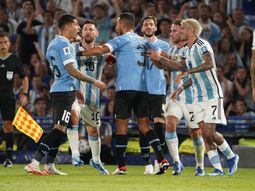 argentina perdio 2-0 ante uruguay en la bombonera argentina perdio 2-0 ante uruguay en la bombonera