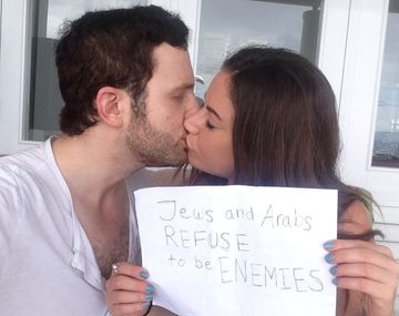 Una campaña en la web muestra a parejas de judíos y árabes a favor de la paz