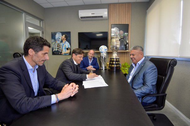 Acuerdo entre Provincia y AFA: podrá tramitarse el DNI en los clubes