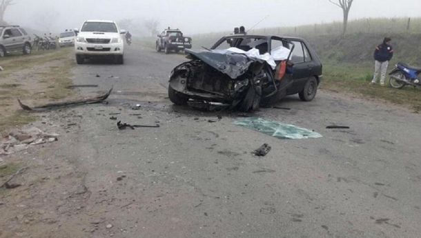  Una pareja murió tras chocar su auto contra un tractor