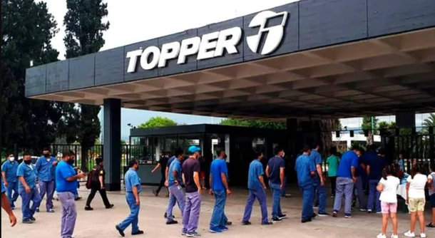 Topper ya echó a 160 trabajadores y los que siguen apenas cobran $700 mil por mes