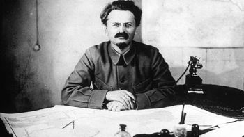En 1940 asesinan a León Trotsky, líder de la revolución rusa de 1917. En 1940 asesinan a León Trotsky, líder de la revolución rusa de 1917.