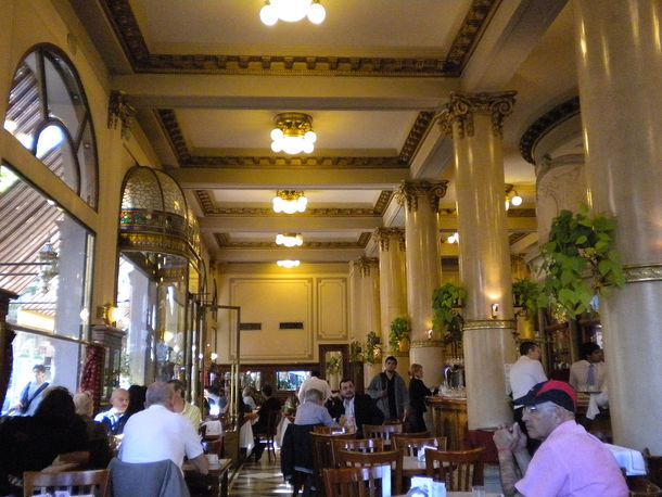 Otro palo: la BBC se pregunta ¿por qué el café es tan malo en Buenos Aires?