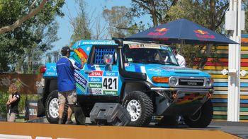 desde temprano, los vehiculos del dakar llegan al village desde temprano, los vehiculos del dakar llegan al village