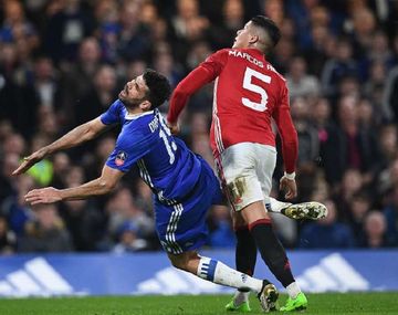 La imagen de una de las batallas entre Marcos Rojo y el español Diego Costa