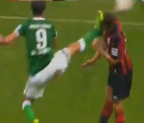 Criminal patada de un delantero argentino en Alemania