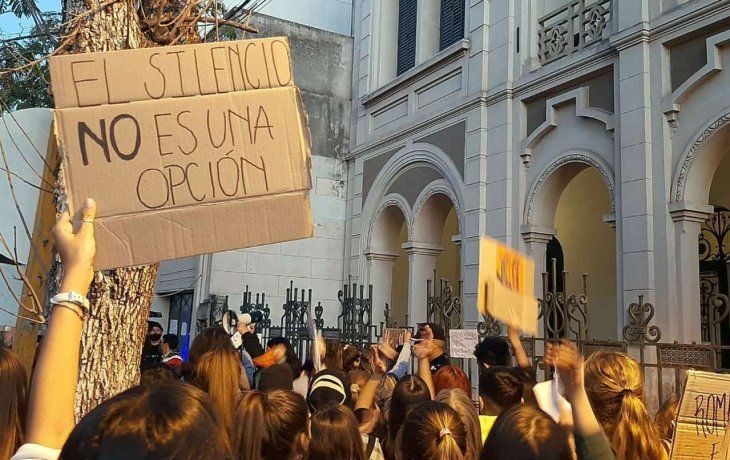 Una nena de 7 años fue abusada en el baño de un colegio católico de Rafaela