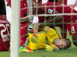 un arquero aleman perdio la memoria por este terrible pelotazo un arquero aleman perdio la memoria por este terrible pelotazo