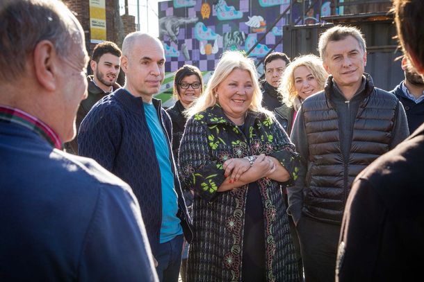 La amenaza de Carrió a Macri: Tiene que elegir entre Angelici o yo: elige o cae