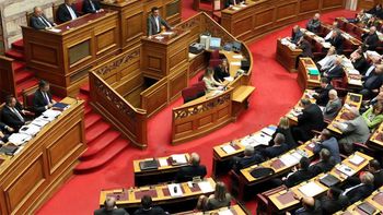 grecia aprobo nuevo plan de ajuste en medio de la protesta grecia aprobo nuevo plan de ajuste en medio de la protesta