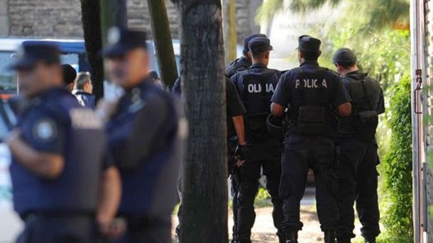 Detuvieron a los dos policías que habían robado el pago de un rescate