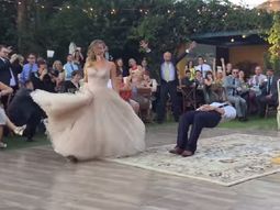 Confianza plena: una novia hizo que su marido levite durante su primer baile