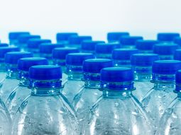 El gobierno uruguayo exonerará de la tasa consultar y del LATU al agua embotellada importada. El gobierno uruguayo exonerará de la tasa consultar y del LATU al agua embotellada importada.