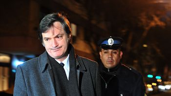 dos personas saben lo que paso: angeles y el portero dos personas saben lo que paso: angeles y el portero