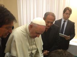 el papa francisco planto un olivo virtual por la paz el papa francisco planto un olivo virtual por la paz