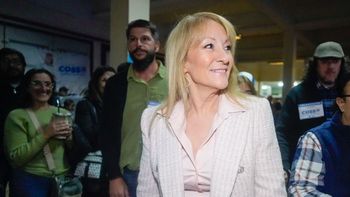 La precandidata presidencial del Frente Amplio, Carolina Cosse, cuestionó la prisa en la votación de la ley de medios. La precandidata presidencial del Frente Amplio, Carolina Cosse, cuestionó la prisa en la votación de la ley de medios.