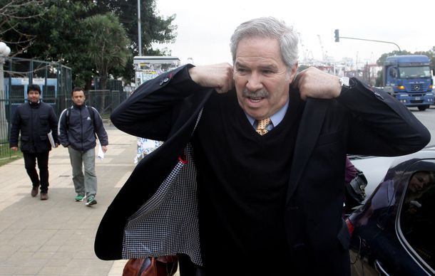 Solá fue desmentido por un candidato a intendente de su propio espacio