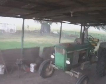 Impresionante tormenta en Rosario: el viento movió un remolque