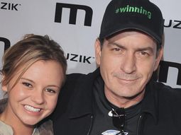 una ex novia de charlie sheen lo demandara por no decirle que es vih positivo una ex novia de charlie sheen lo demandara por no decirle que es vih positivo