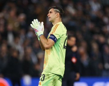 Las críticas de la prensa francesa a Dibu tras la eliminación del Aston Villa ante PSG