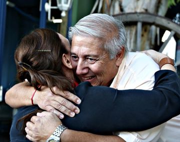 Papelón: Gabriela Michetti homenajeó a un veterano de que no estuvo en Malvinas