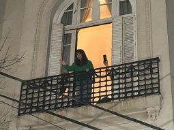 VIDEO: Cristina Kirchner volvió a salir al balcón tras la resolución de la Justicia