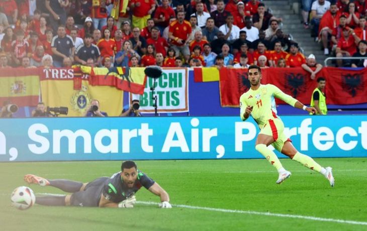España se impuso 1-0 ante Albania y se metió en octavos de final