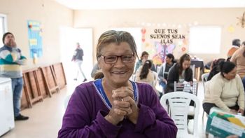 Una fundación convierte tapitas plásticas en anteojos gratuitos para quienes no pueden pagarlos. Foto: Fundación Boreal. Una fundación convierte tapitas plásticas en anteojos gratuitos para quienes no pueden pagarlos. Foto: Fundación Boreal.