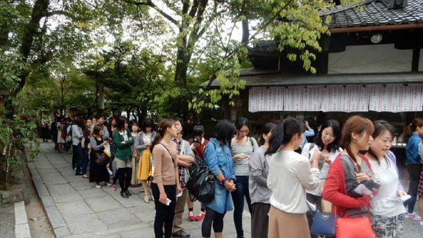 Cientos de personas visitan el templo por día para renovarse