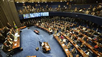 dilma rousseff, suspendida y a juicio politico: como voto cada senador dilma rousseff, suspendida y a juicio politico: como voto cada senador