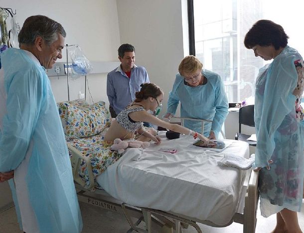Bachelet visitó a Valentina, la adolescente que le pidió la eutanasia