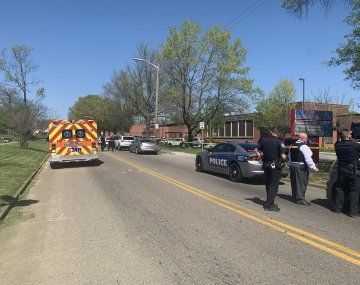 Tiroteo en una escuela secundaria de Knoxville: un hombre murió y otro resultó herido