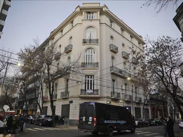 Vigilia por Cristina Kirchner: la policía realizó un desalojo durante la madrugada